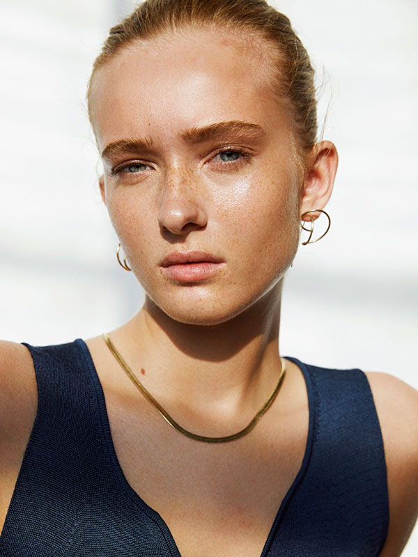 gallery_model_CbIlUO4phqte