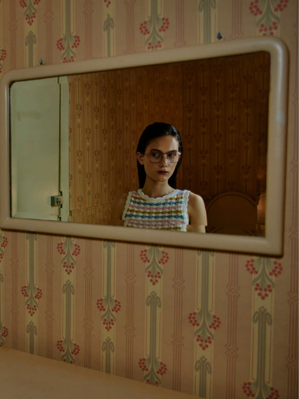 6-lena-w-main-bookFEffeF