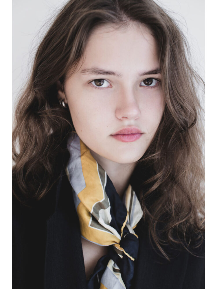 1-zuzia-main-book-uncover-models