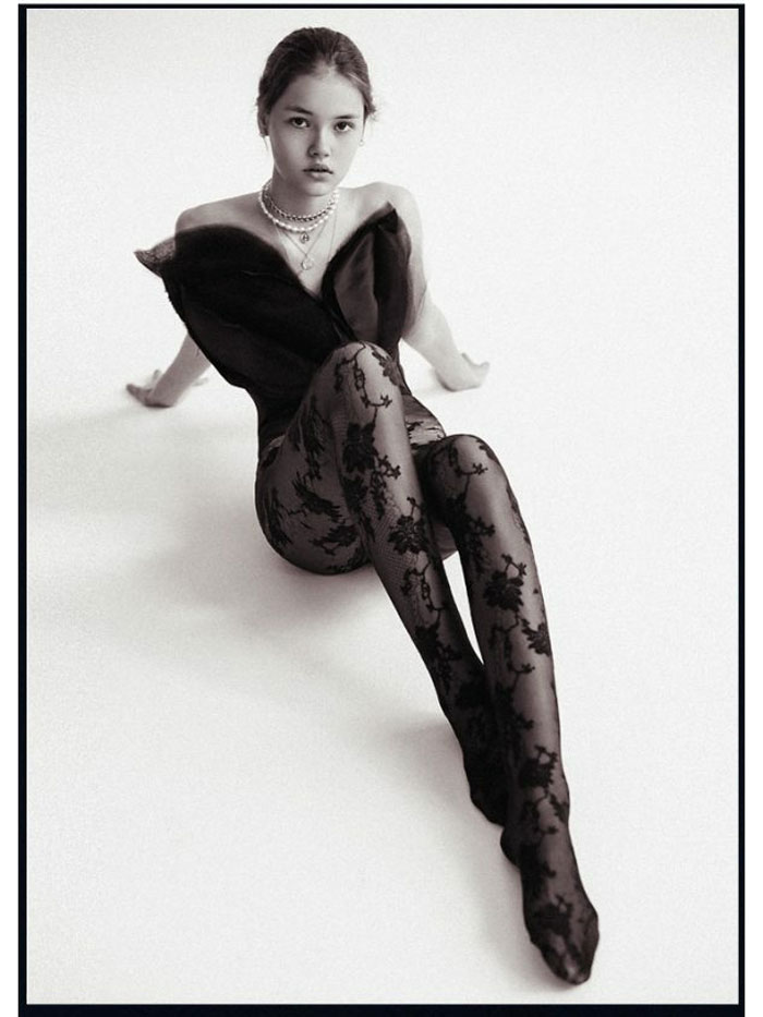 18-zuzia-main-book-uncover-models