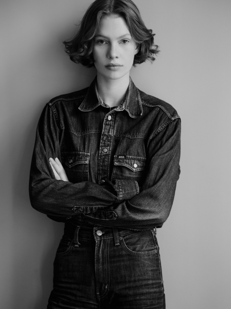 18-meta-v-main-book-unit-model-management-belgium