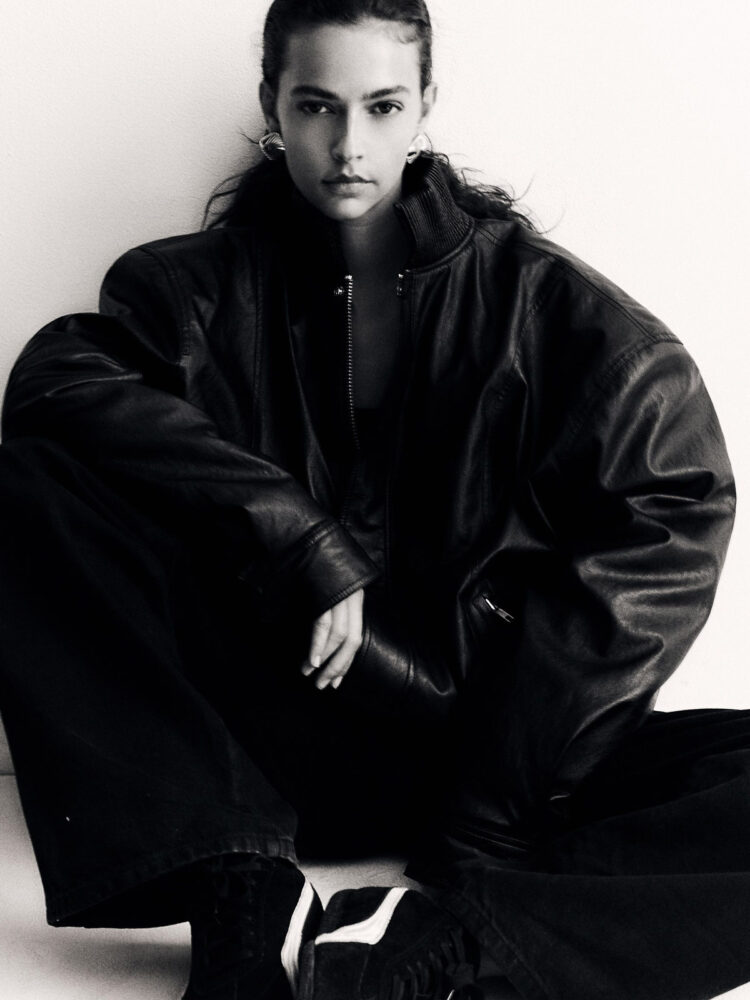 2-marie-t-book-new-wave-management