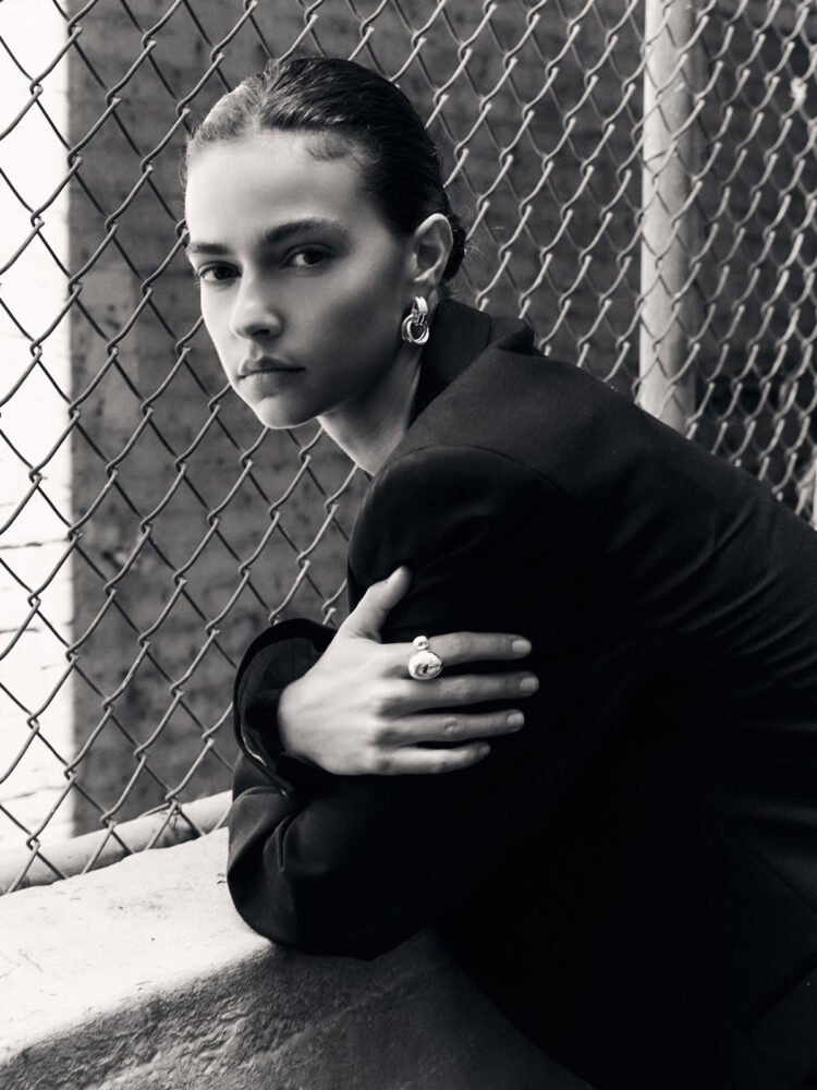 28-marie-t-book-new-wave-management