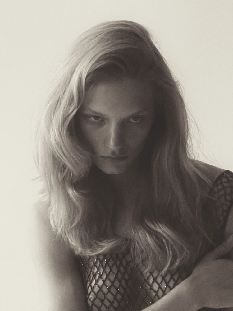 12-kristina-z-main-book-mazer-model-management