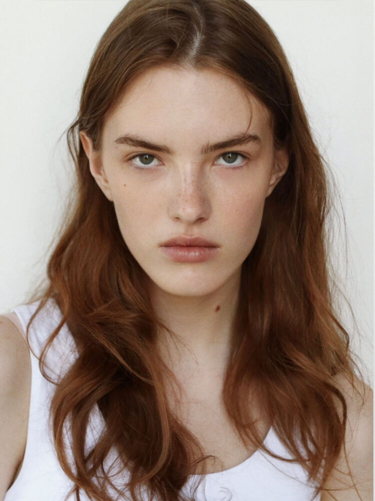 1-lilith-main-book-mazer-model-management