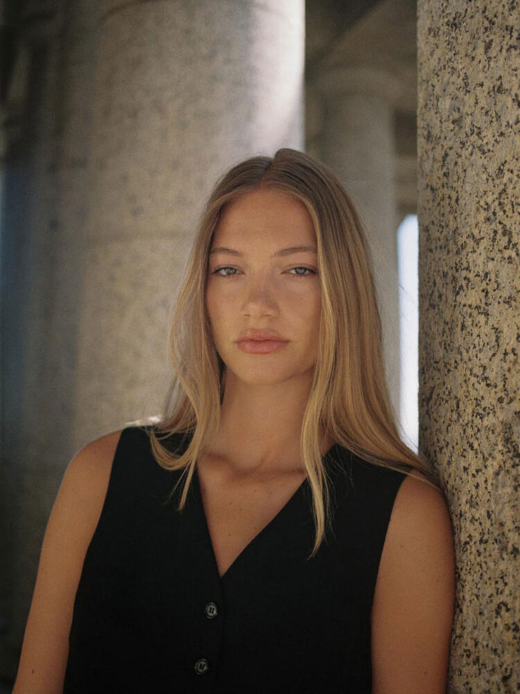 ISABELLA-RATHJE---KULT-MODELS-Portfolio-(19)