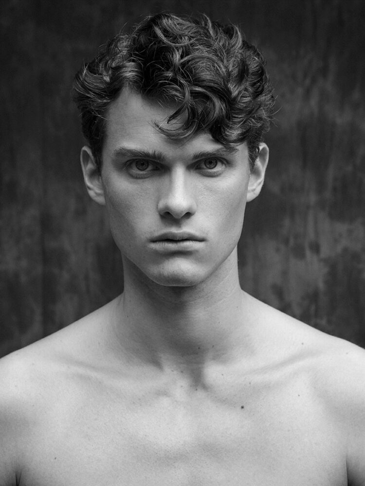 quentin-cadiou-madame-figaro-sep21-sabine-villiard-julie-gillet-img-models-(14)