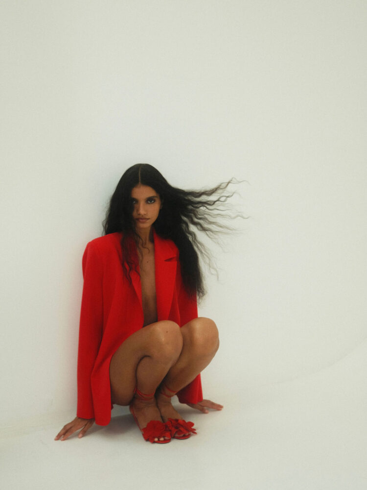 11-vitoria-a-main-book-nur-model-management-srls