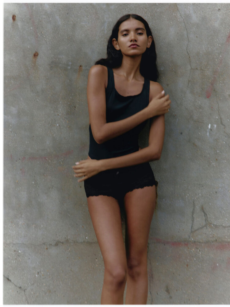 79-vitoria-a-main-book-nur-model-management-srls