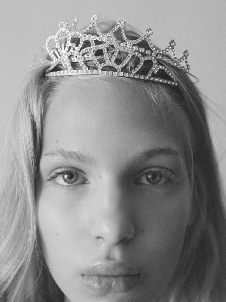 arina-k-ksenia-poggenpohl-avant-models-(2)