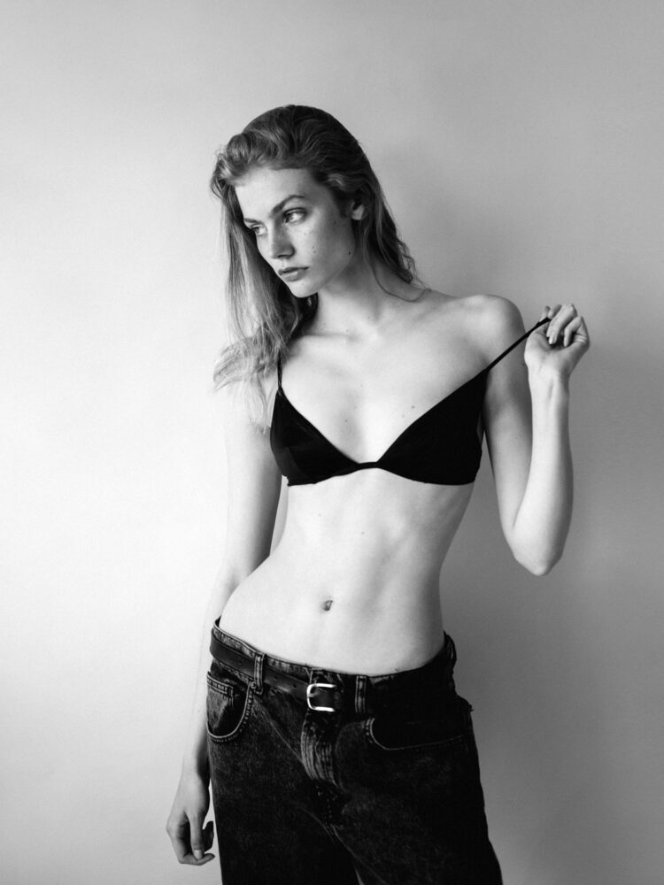 26b&w