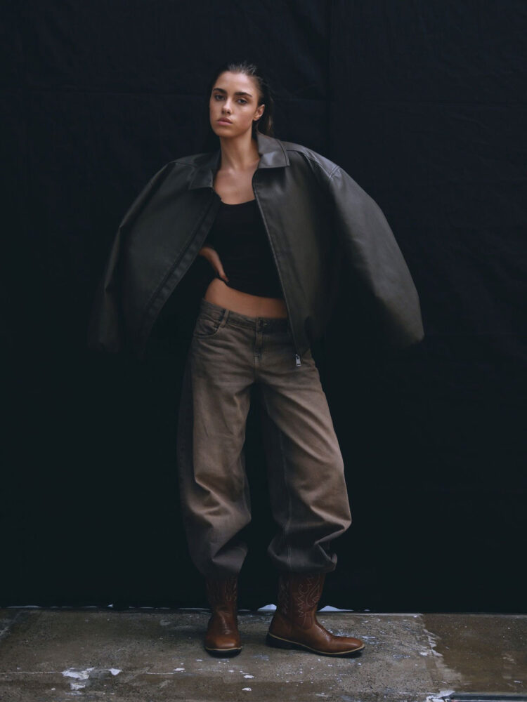 26-veroni-g-new-book-mag-model-agent-group