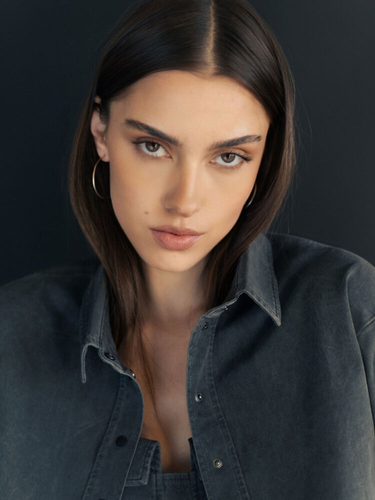 27-veroni-g-new-book-mag-model-agent-group