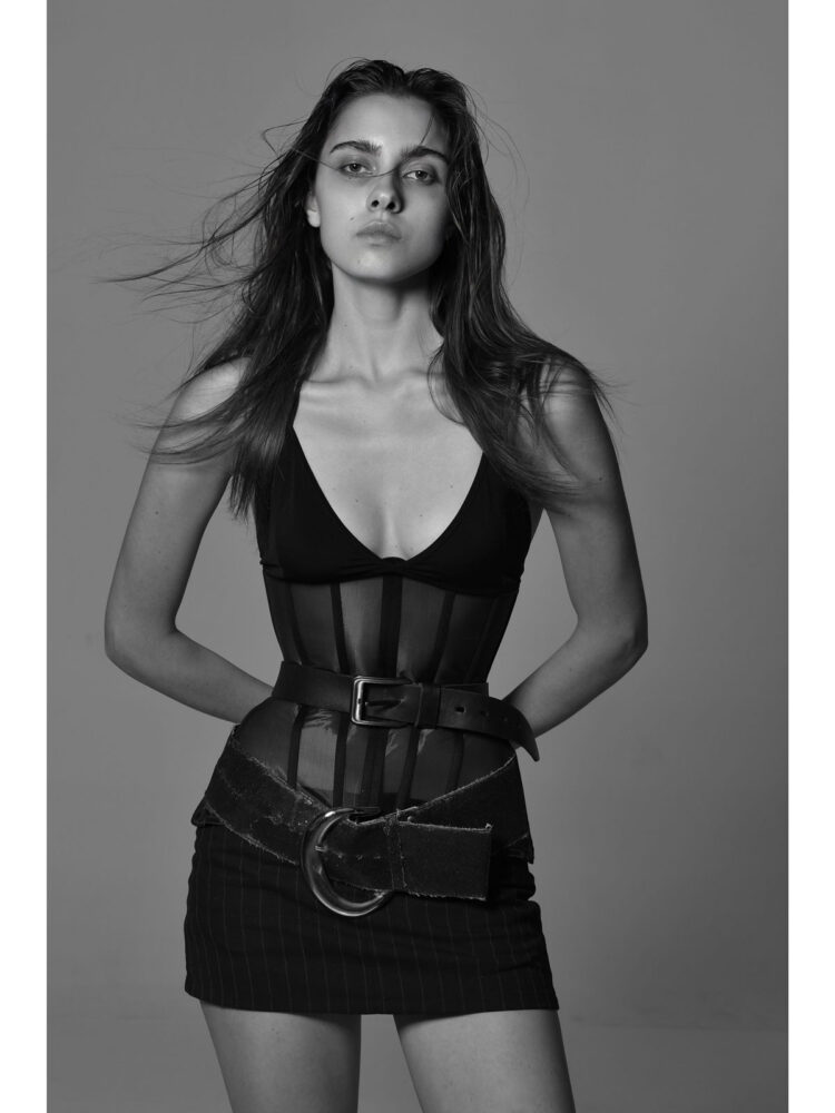 28-veroni-g-new-book-mag-model-agent-group