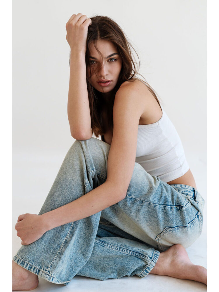 30-estel-main-book-focus-model-management-s-r-o