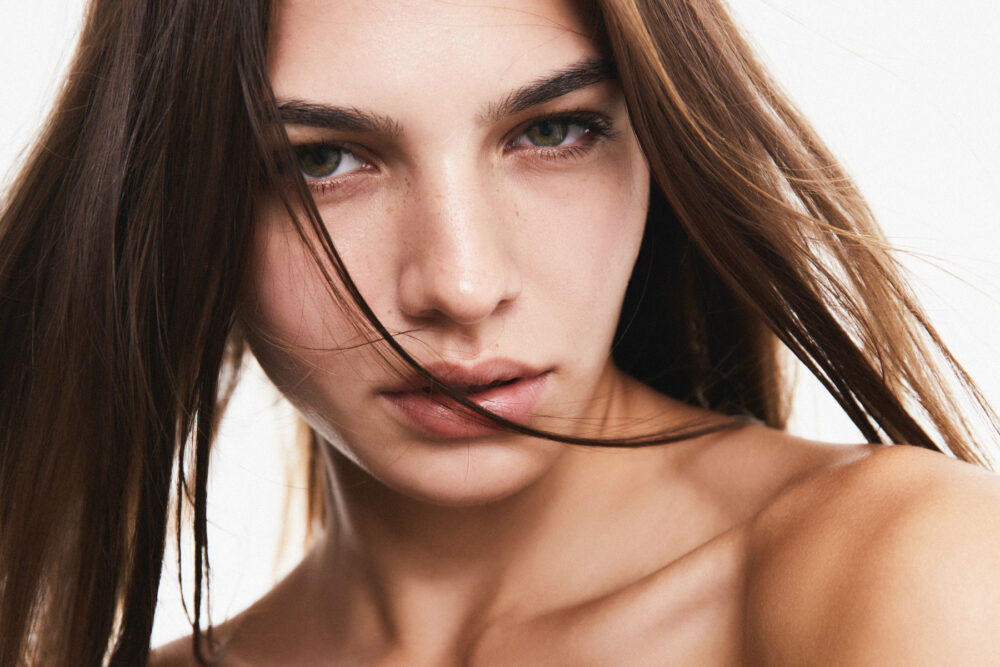 33-estel-main-book-focus-model-management-s-r-o