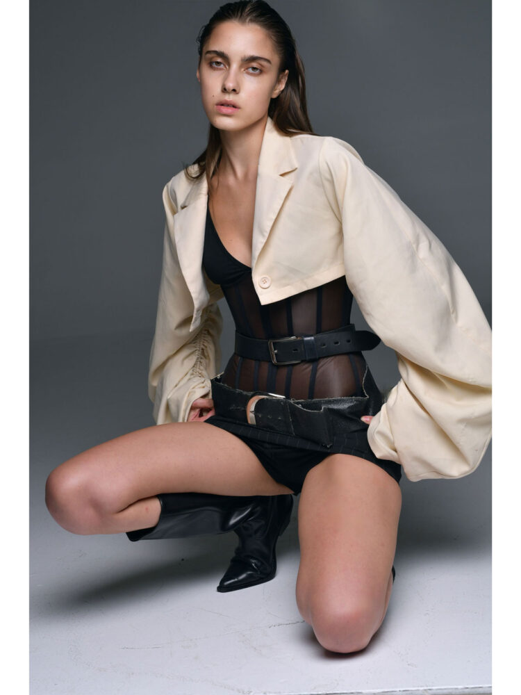 4-veroni-g-new-book-mag-model-agent-group