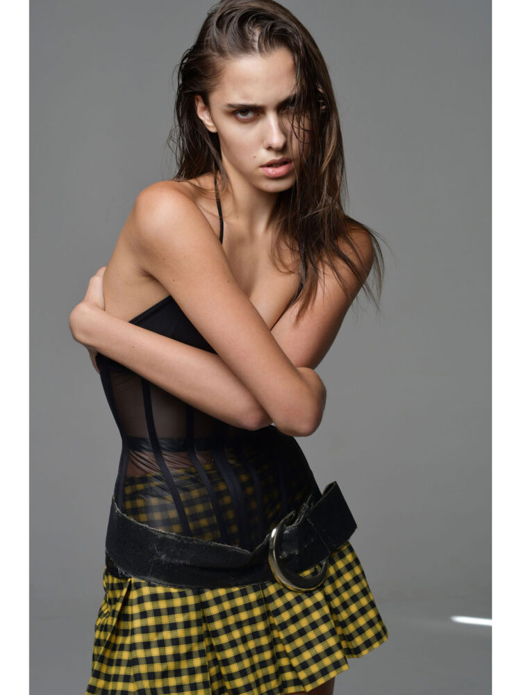 5-veroni-g-new-book-mag-model-agent-group