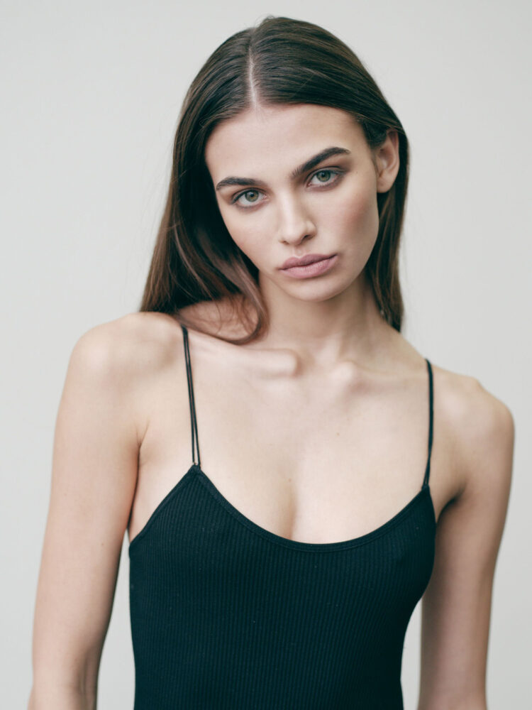 51-estel-main-book-focus-model-management-s-r-o