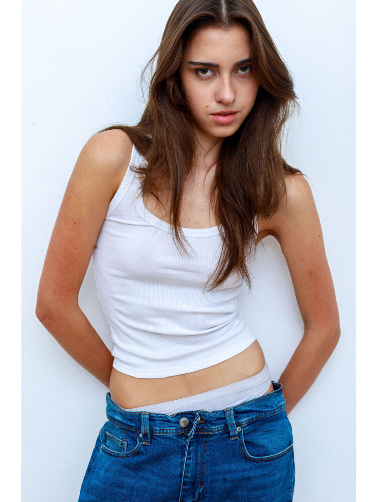 55-veroni-g-new-book-mag-model-agent-group