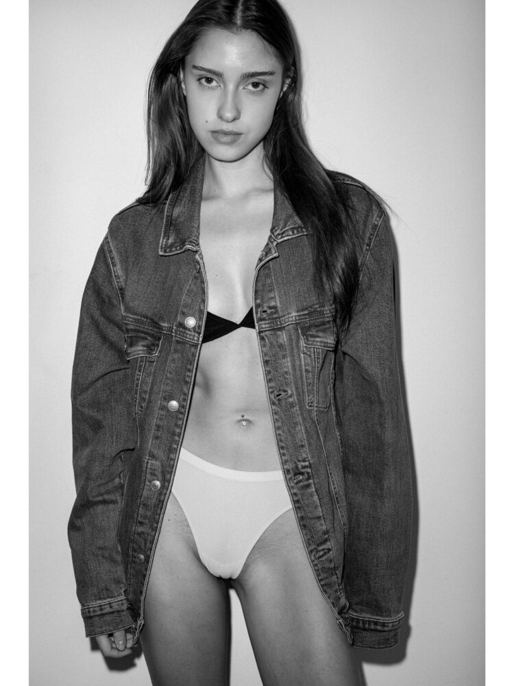 56-veroni-g-new-book-mag-model-agent-group