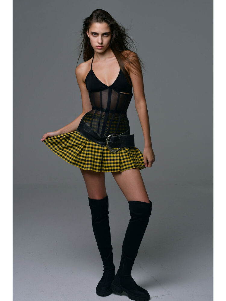 6-veroni-g-new-book-mag-model-agent-group