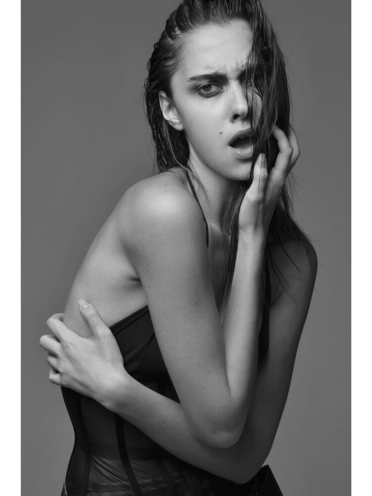 76-veroni-g-new-book-mag-model-agent-group-(2)