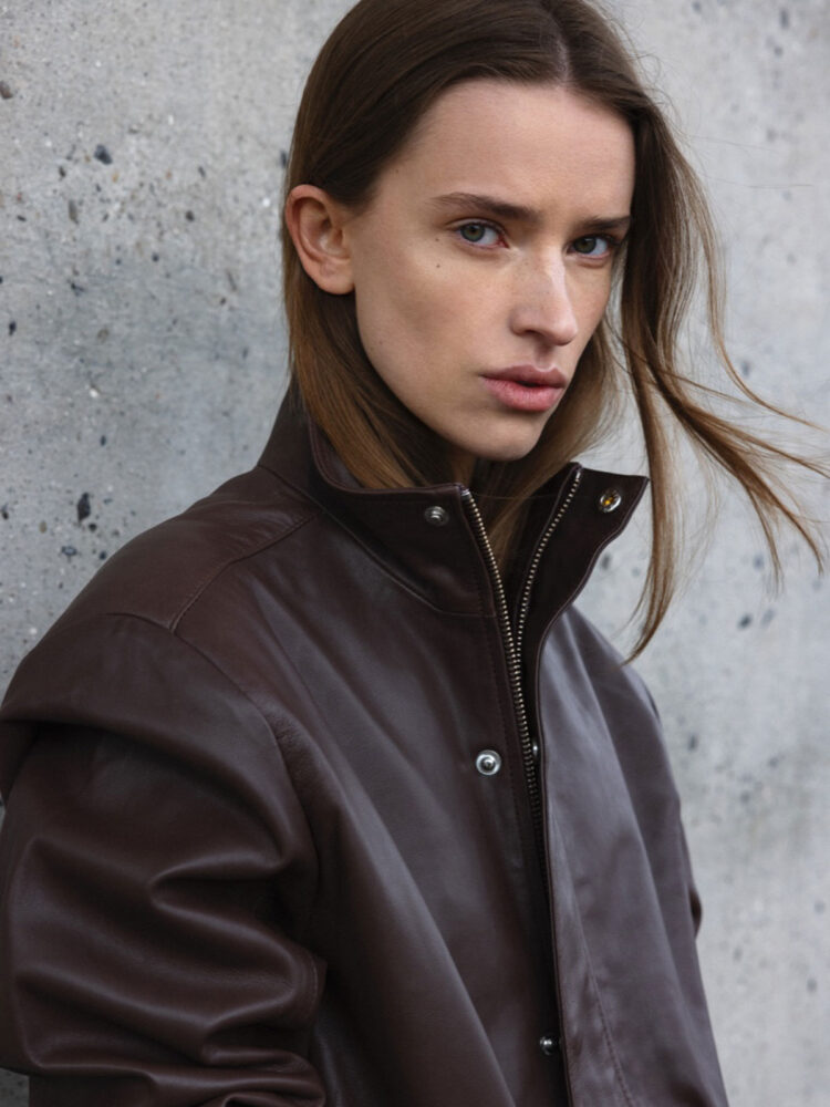 CLARA-HERTZ---UNIQUE-MODELS-Portfolio_1