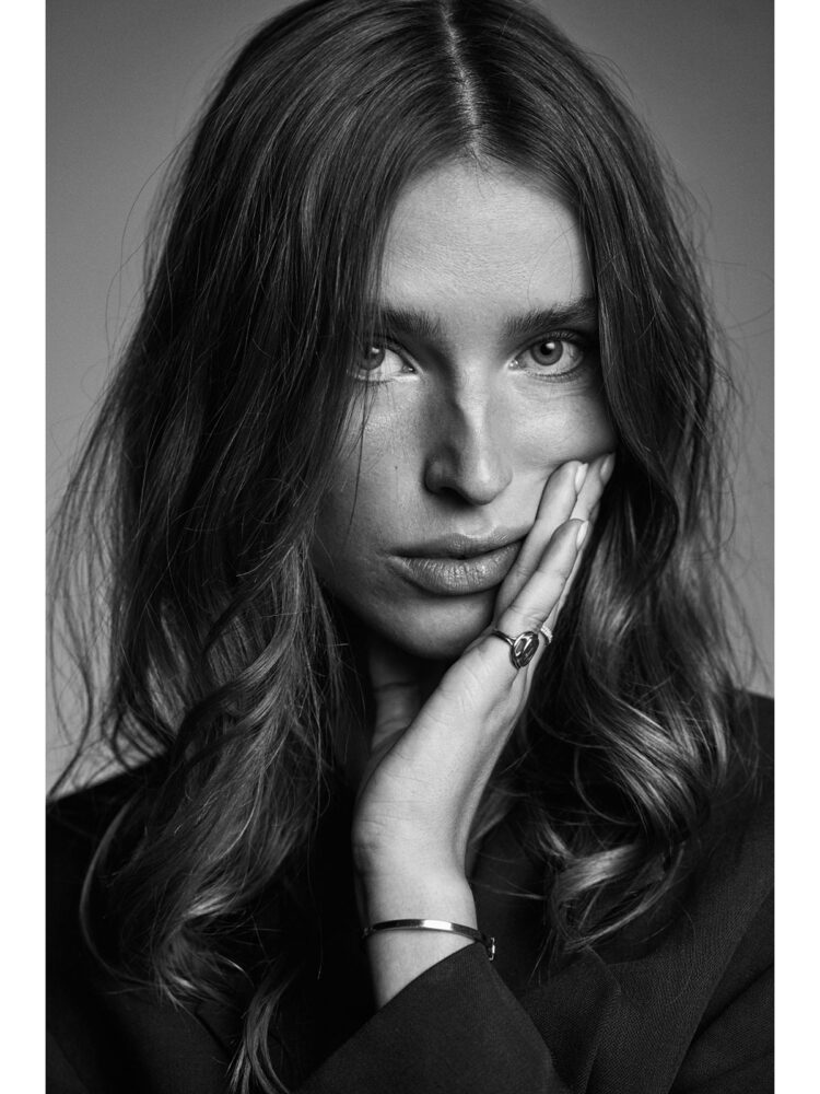 CLARA-HERTZ---UNIQUE-MODELS-Portfolio_16