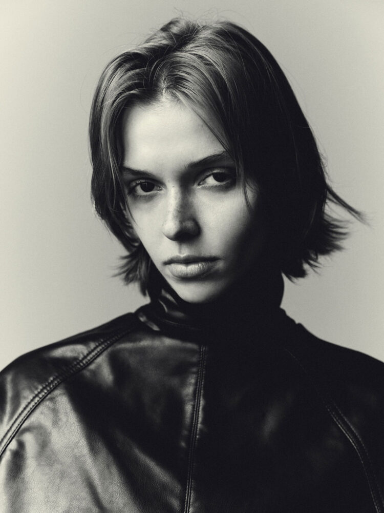 julie-by-clara-segui-first-line-model-management-(8)