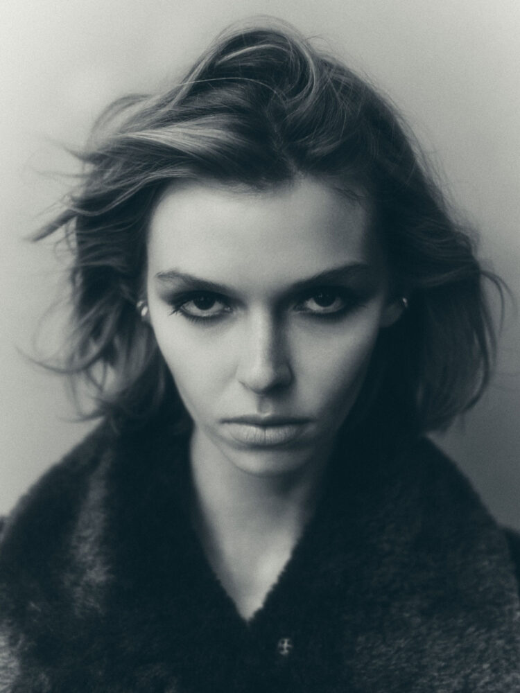 julie-paris-first-line-model-management-(5)