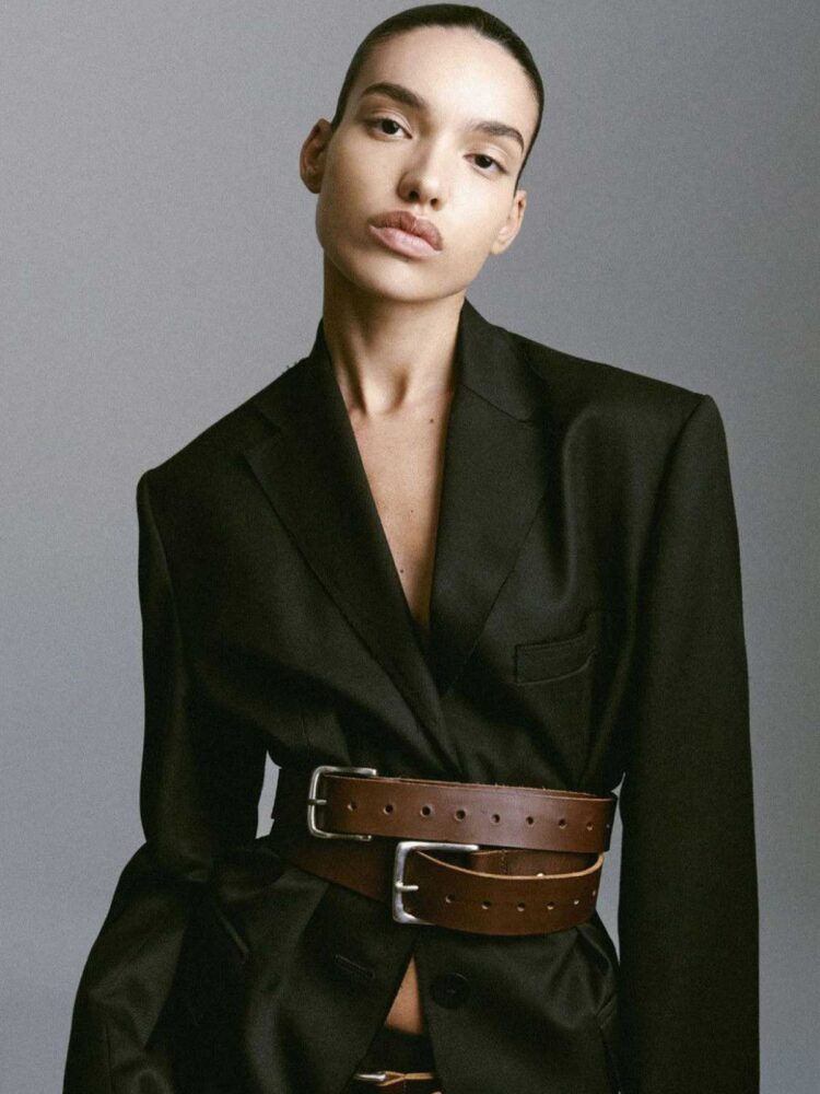 2-maria-l-main-book-nur-model-management-srls