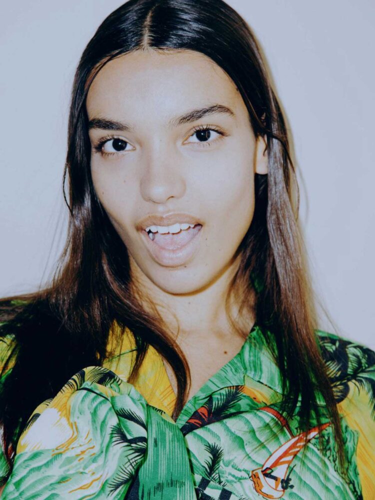 28-maria-l-main-book-nur-model-management-srls