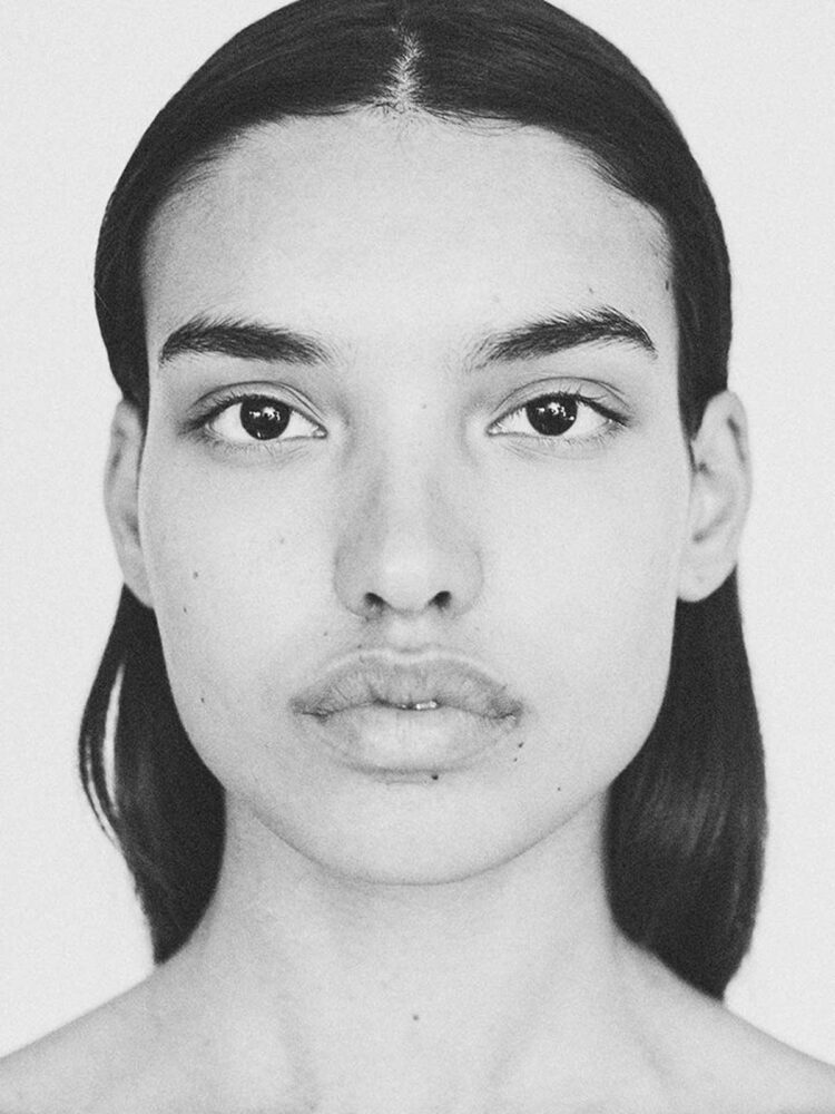 32-maria-l-main-book-nur-model-management-srls