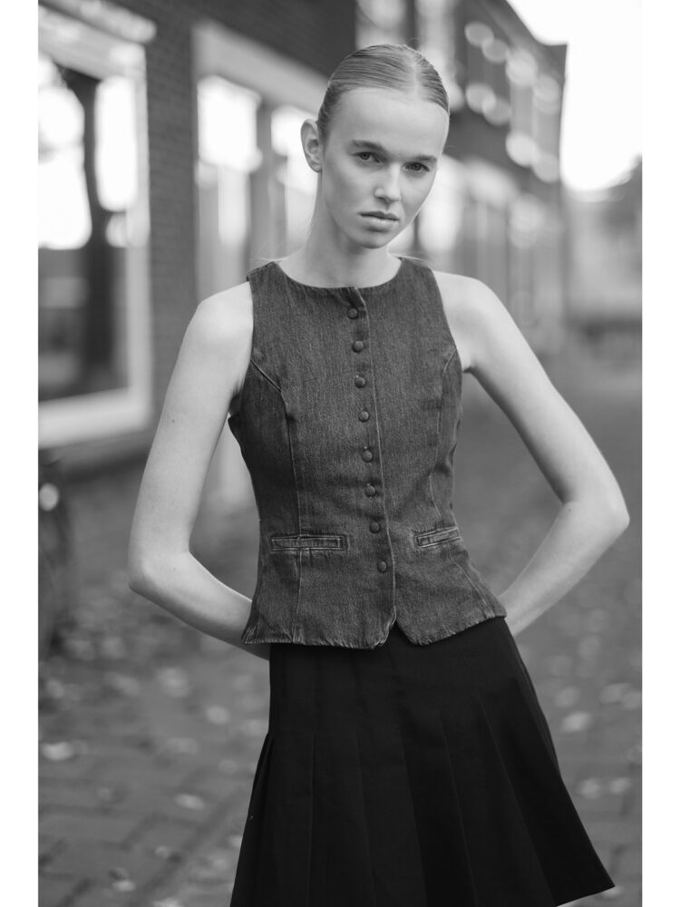 Vale╠Βrie-van-den-Berg-Jolijn-Snijders-Tulip-Models-08
