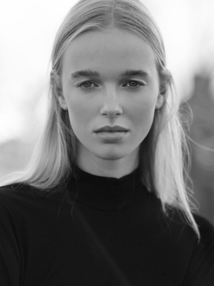 Vale╠Βrie-van-den-Berg-Jolijn-Snijders-Tulip-Models-09