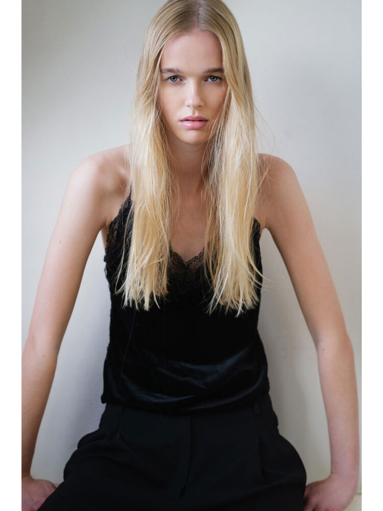 Vale╠Βrie-van-den-Berg-Jolijn-Snijders-Tulip-Models-14