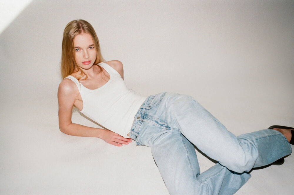 Vale╠Βrie-van-den-Berg-Jolijn-Snijders-Tulip-Models-18