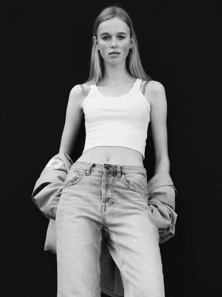 Vale╠Βrie-van-den-Berg-Tulip-Models-10