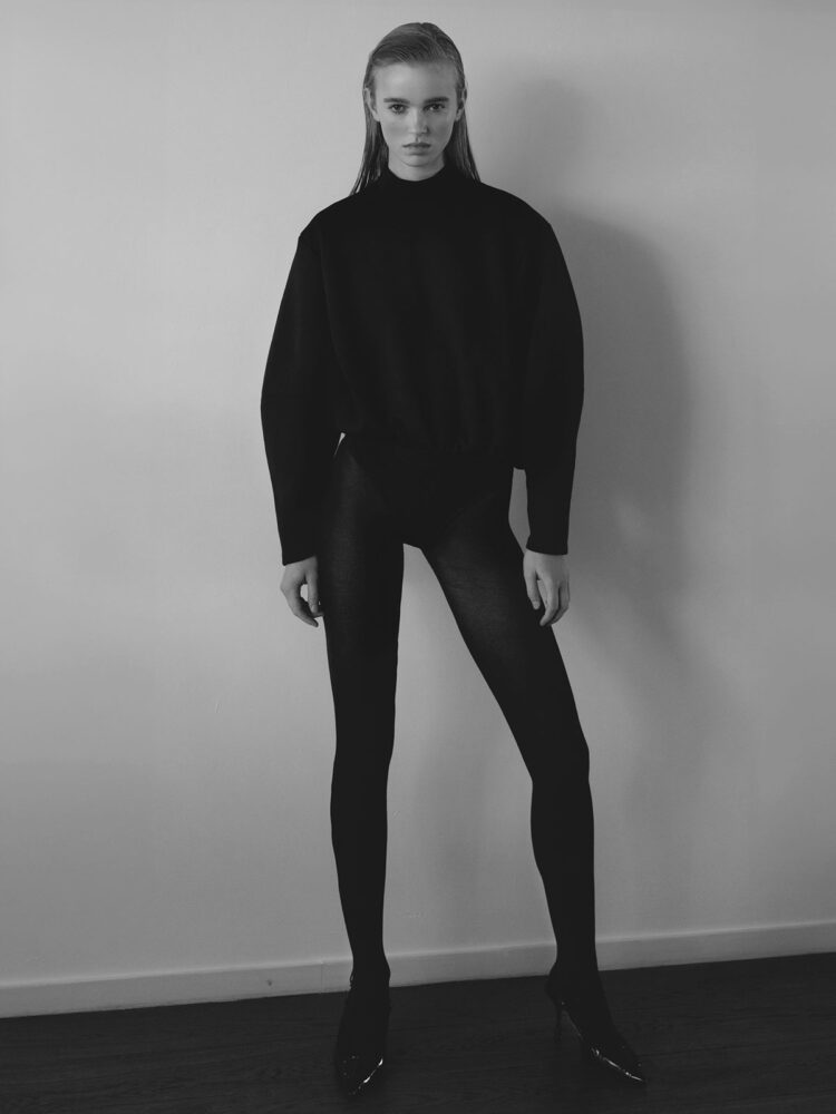 Vale╠Βrie-van-den-Berg-Tulip-Models-23