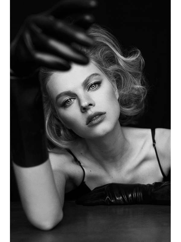 Julia18288bw