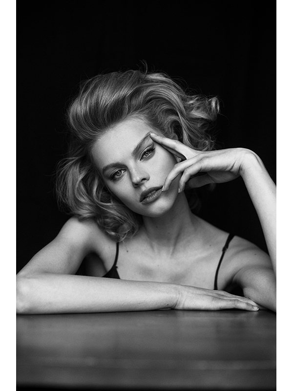 Julia18463bw