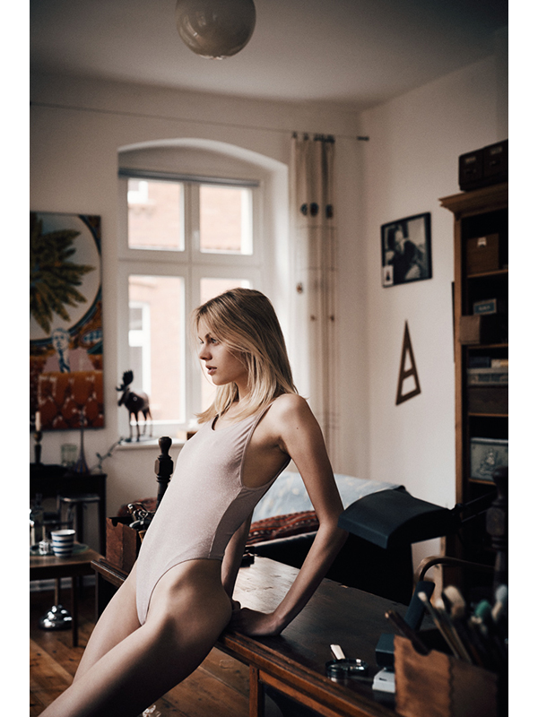 maxmotel_julia-riethof_apr28-2019_02_body_study_0809